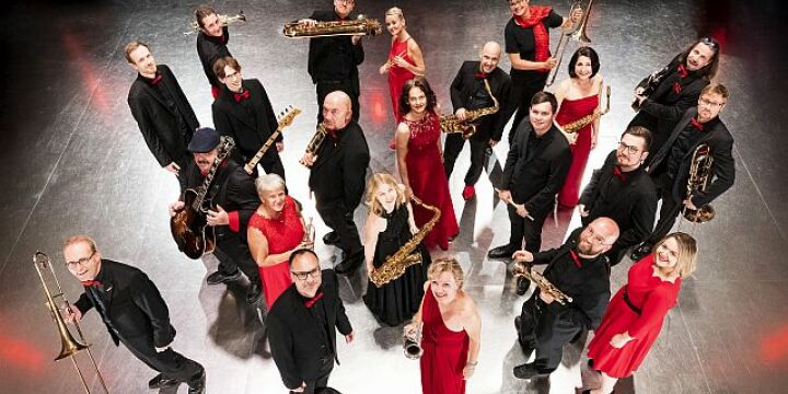 Big Band posiert im Volksbad