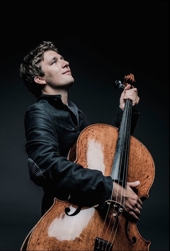 Maximilian Hornung mit Cello