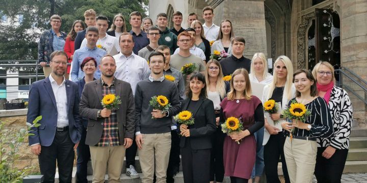 37 neue Auszubildende starten bei der Stadt Jena. Zahlreiche Mentoren und Ausbilder werden sie in den kommenden drei Jahren begleiten.  ©Stadt Jena