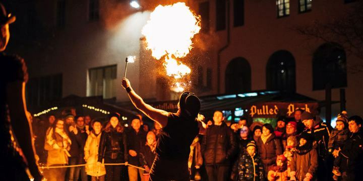 Historischer Weihnachtsmarkt zu Jena, ein Feuerspucker  ©JenaKultur, C. Worsch