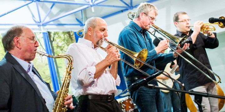 Band mit Blasinstrumenten beim Jazz-Abend im Stadtteilzentrum LISA  ©JenaKultur, C. Worsch