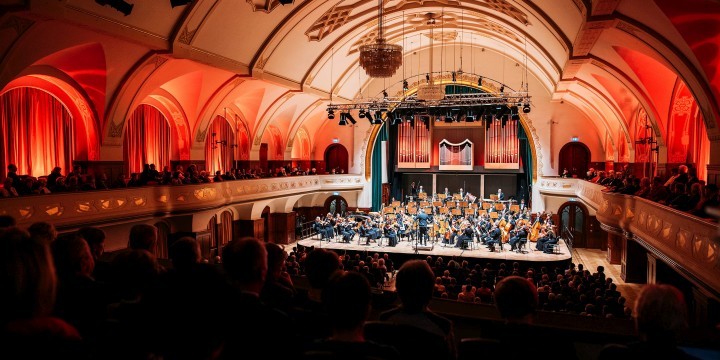 Jenaer Philharmonie im Volkshaus von der oberen Tribüne  ©JenaKultur, C. Worsch