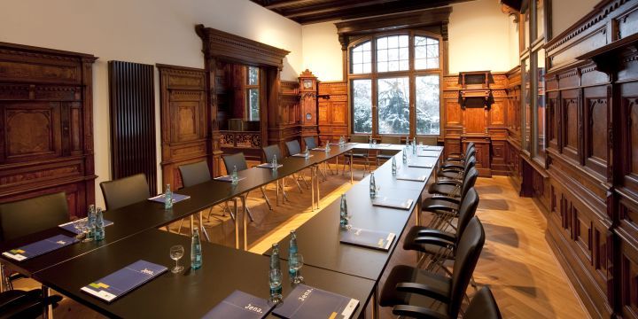 Für eine Tagung vorbereitete Tafel in der Villa Rosenthal Jena  ©JenaKultur, A. Hub