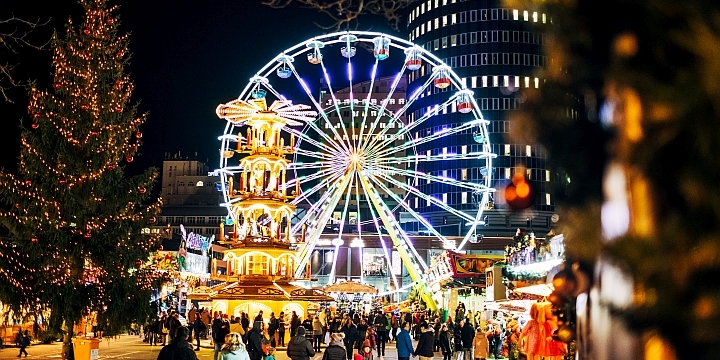 Riesenrad auf dem Eichplatz zum Jenaer Weihnachtsmarkt  ©JenaKultur, C. Worsch